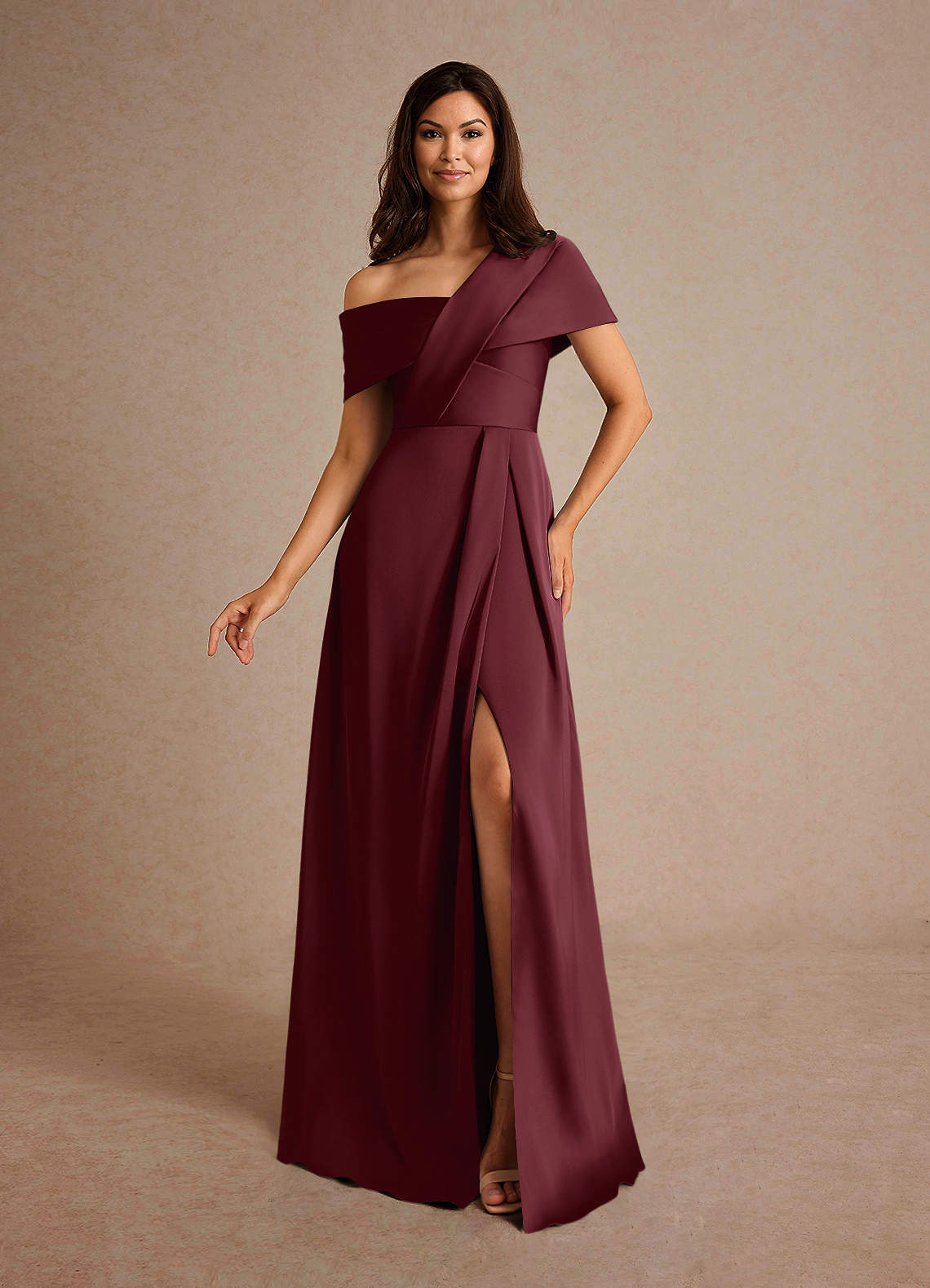 Azazie Milton Abiti per la Madre della Sposa Abito A-Line in Raso Elasticizzato Plissettato Cabernet image1