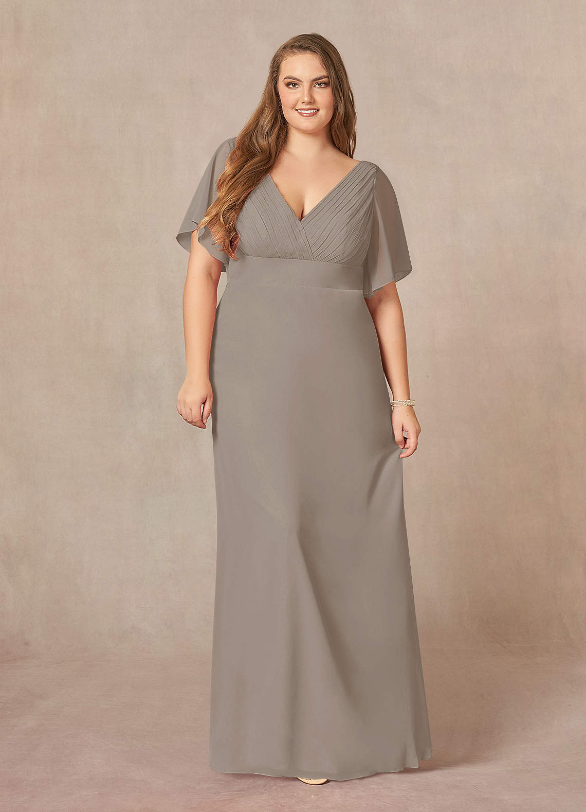 Azazie Alessa Mère de la mariée Robes Robe Trapèze en Mousseline de soie Col V plissé Taupe image1