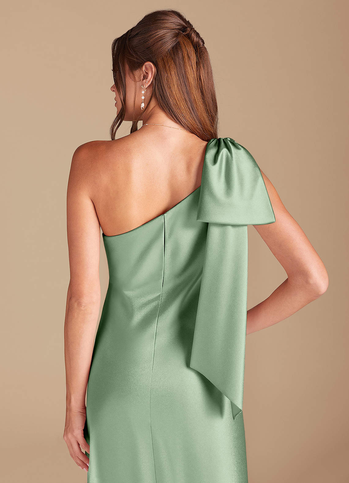 Azazie Capri Brudtärnklänningar Klä av Tubklänning i Metallisk satin Ena axeln Matcha image1