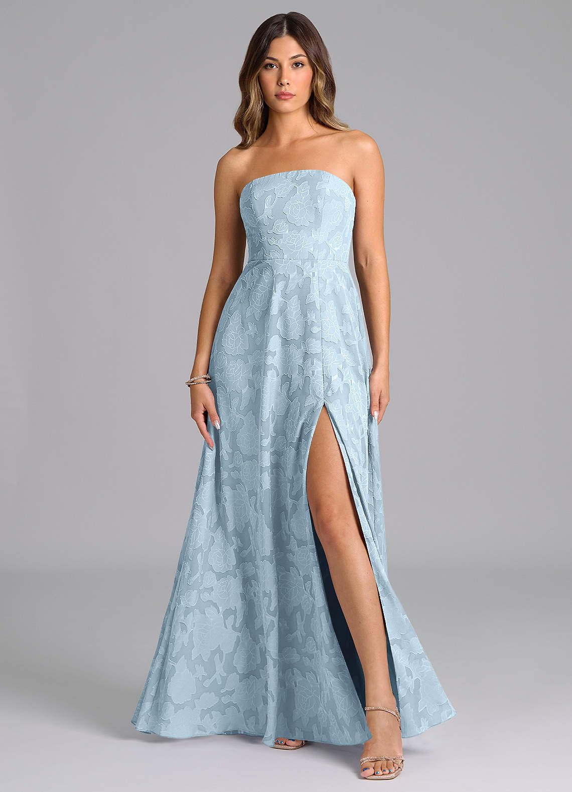 Azazie Wren Vestidos de damas de honor Vestido de Azul Cielo de Devorado Floral de Corte en A con Sin tirantes image1