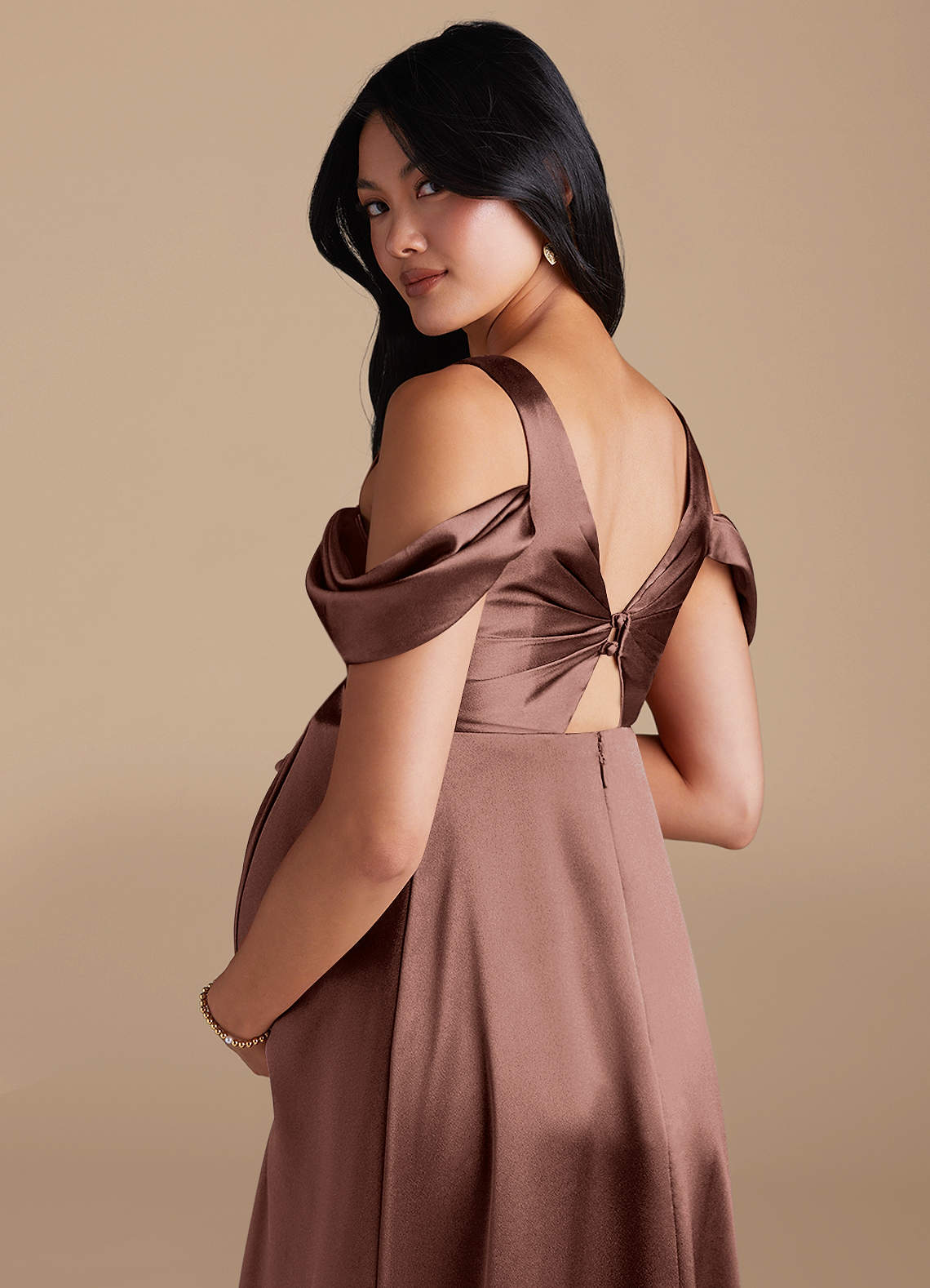 Azazie Rhea vestidos de dama de honor de maternidad Vestido de Corte En A Plisado Hasta el suelo Satén Metálico image3