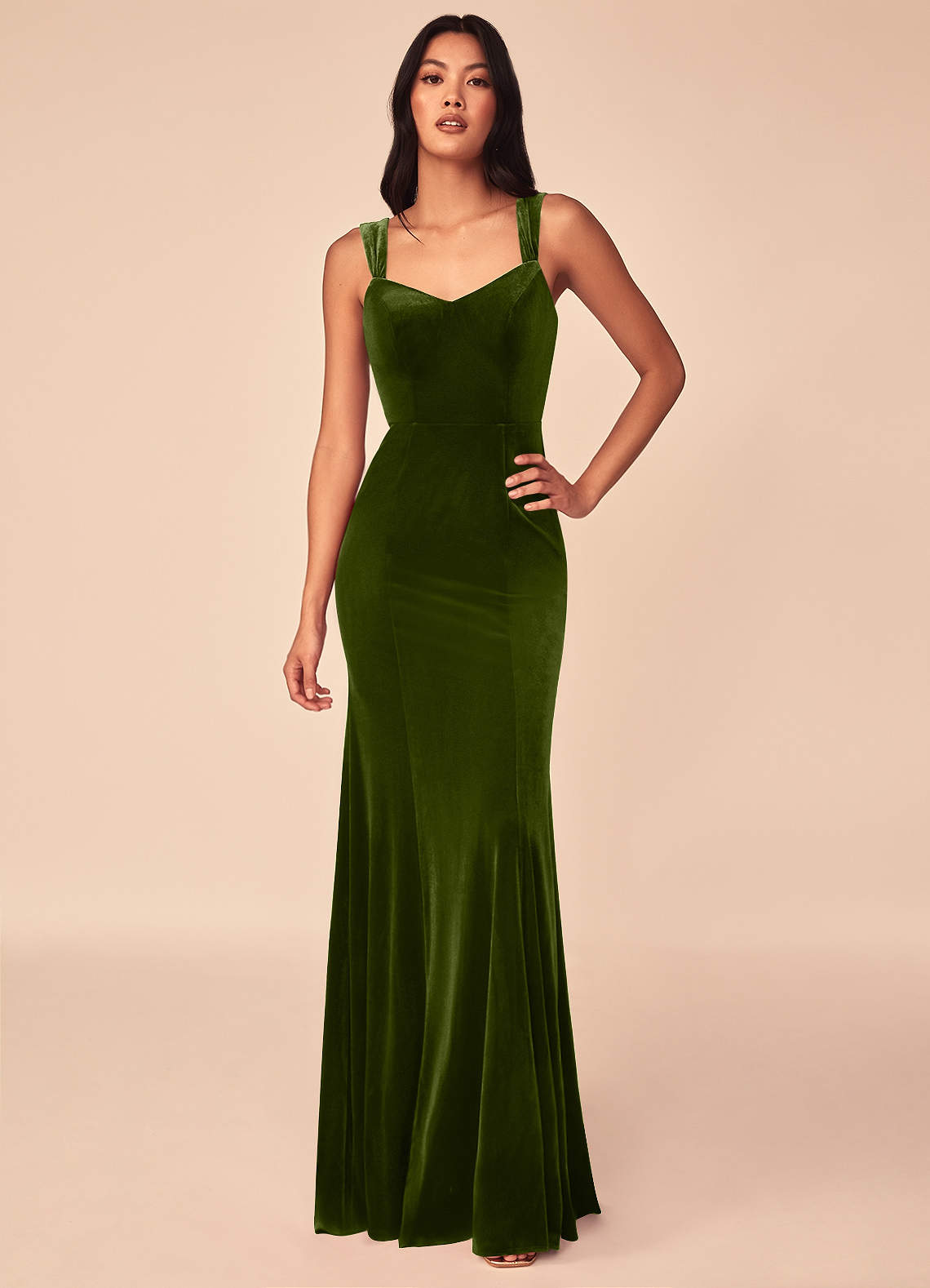 Azazie Lanessa Robes de demoiselle d'honneur Robe Sirène en velours Col en V avec trou de serrure au dos Olive image1
