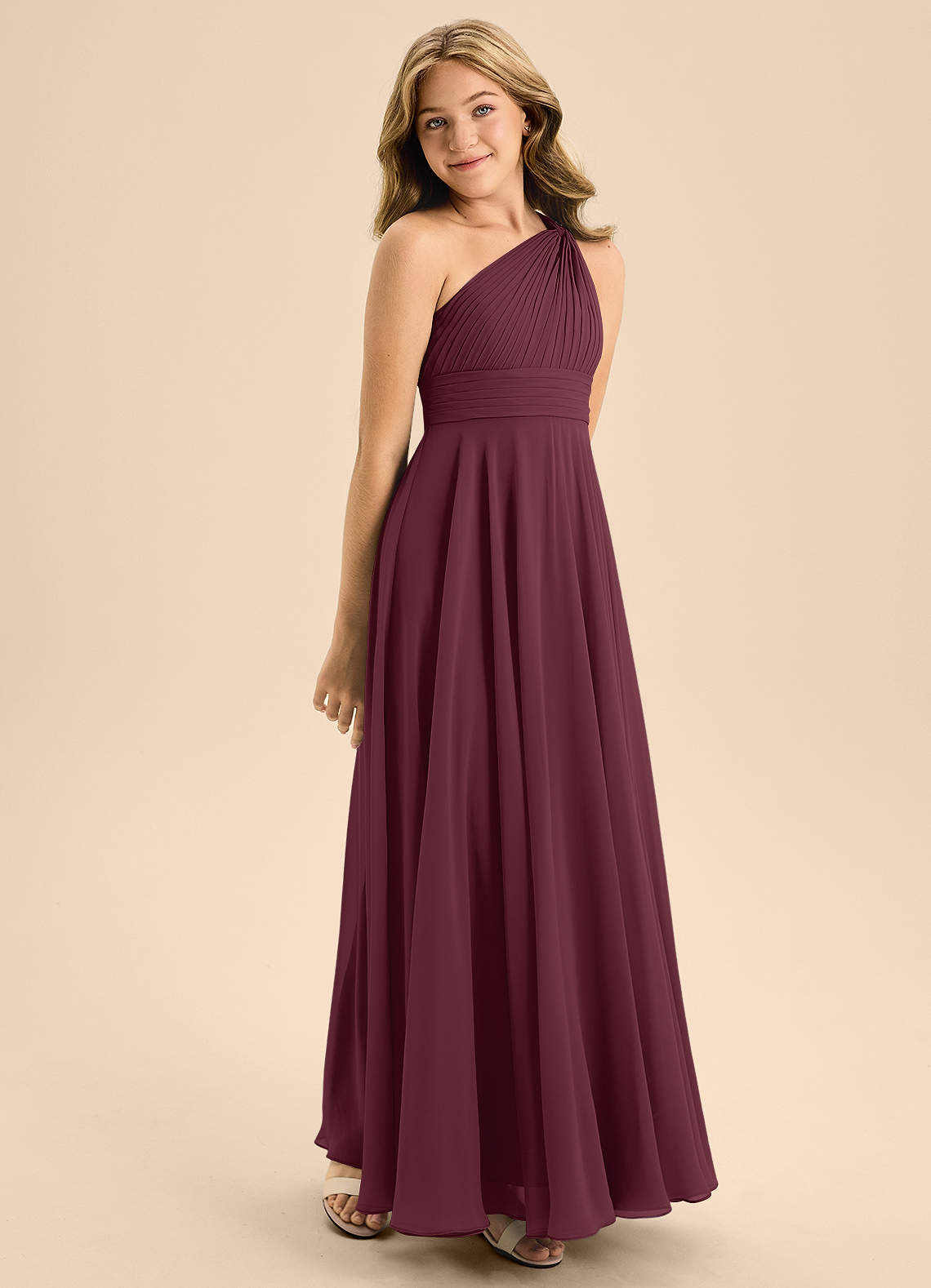 Azazie Charlize Junior Abito A-Line in Chiffon Plissettato Cabernet image4