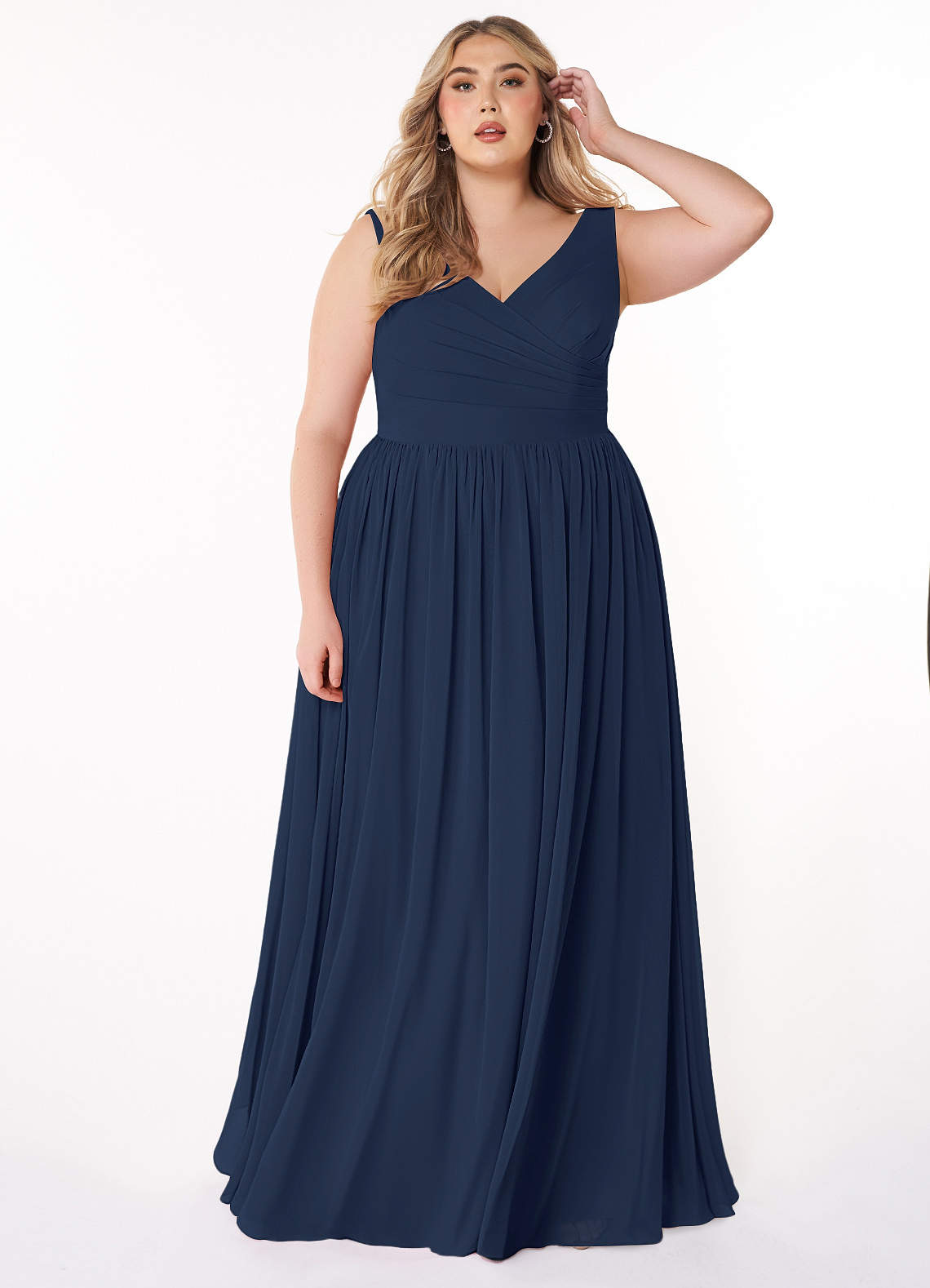 Azazie Keyla Vestidos de damas de honor Vestido de Azul Marino Oscuro de Gasa de Corte en A con Cuello en V Plisado image1