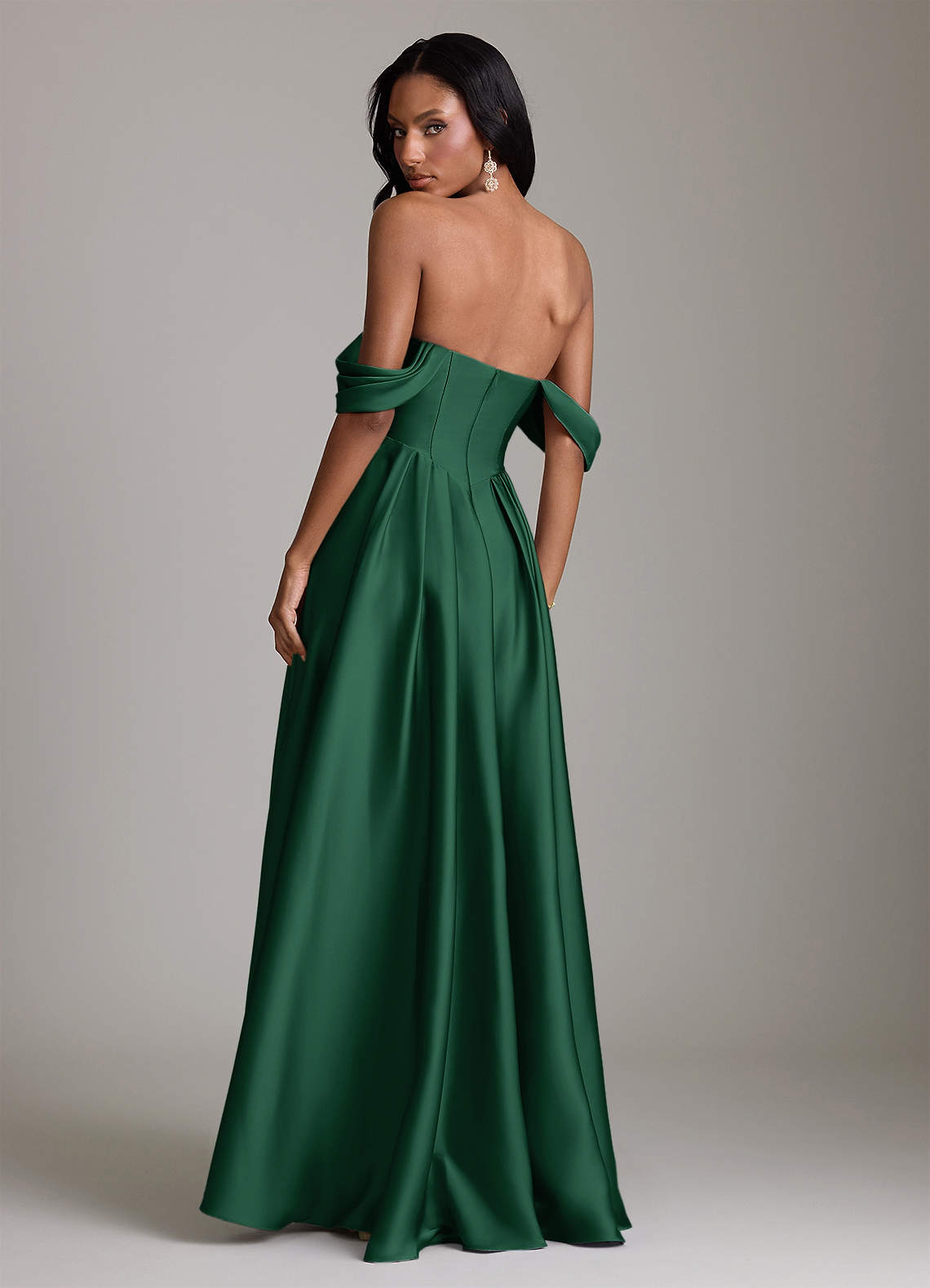 Azazie Loisa Vestidos de madrinha de casamento Vestido Verde Escuro de Cetim elástico de Linha A com Fora do ombro image1