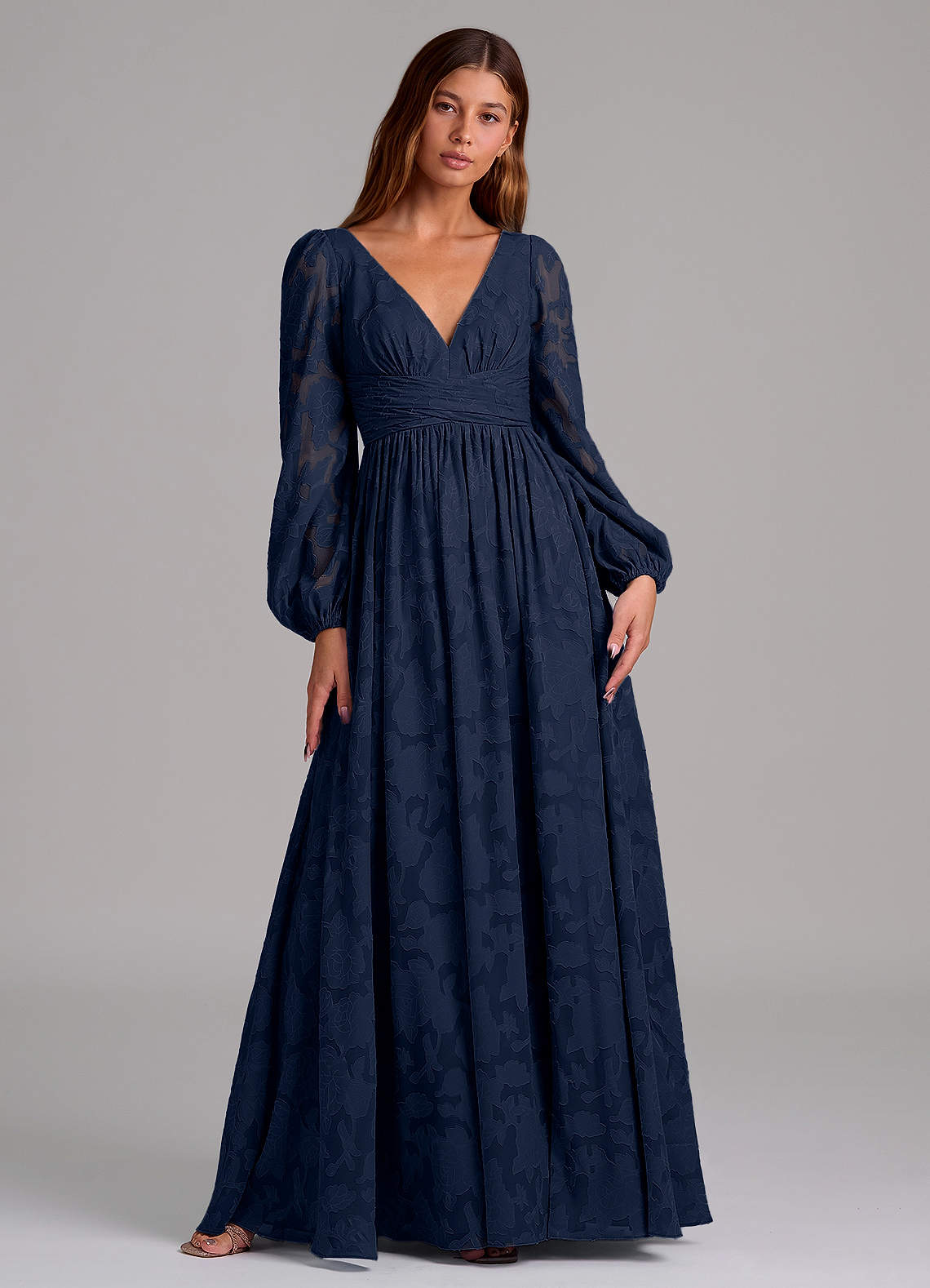 Azazie Norah Robes de demoiselle d'honneur Robe Trapèze en Blumen-Burnout Manche longue Bleu Marine Foncé image1