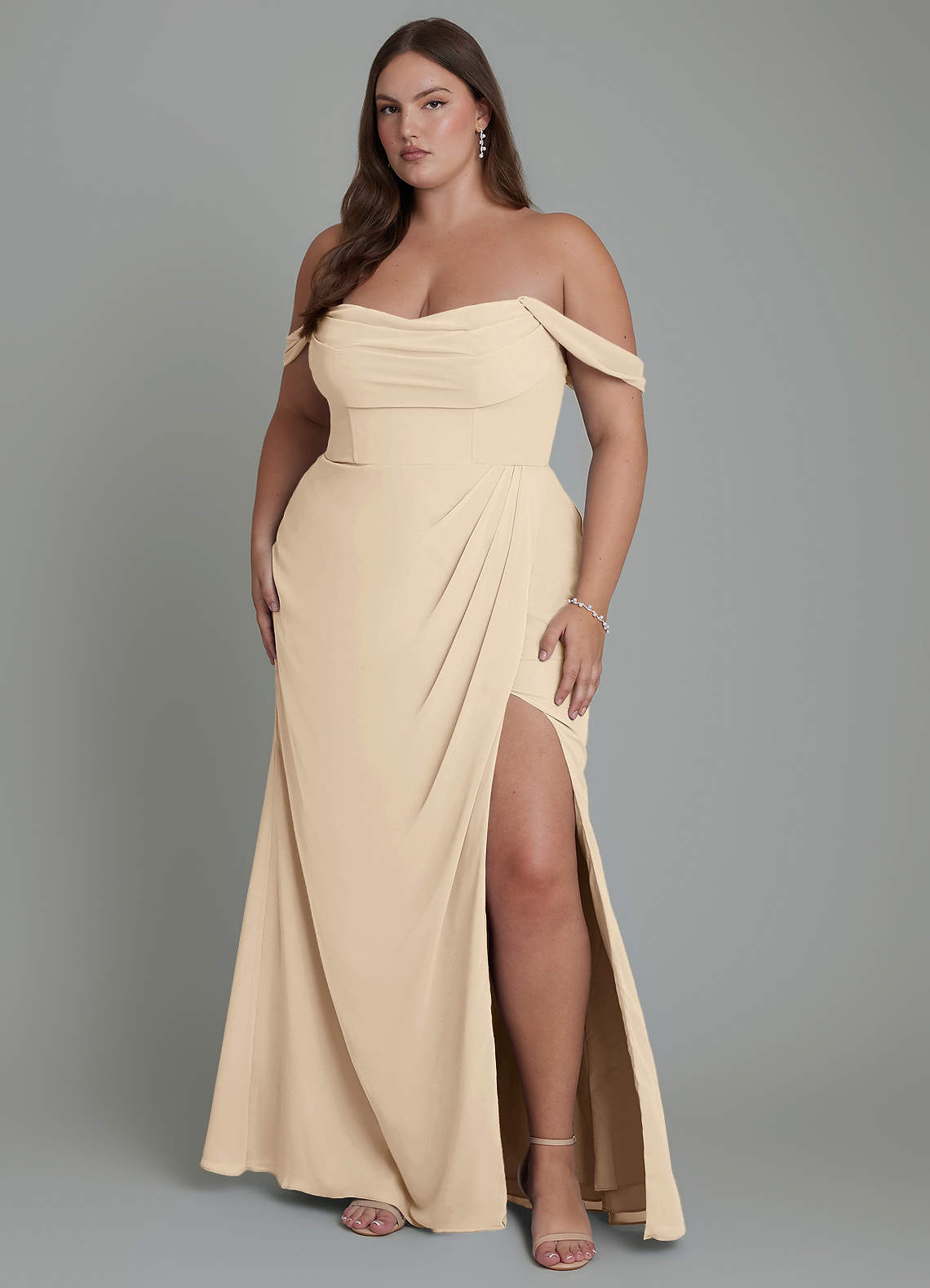 Azazie Johana Jurken voor bruidsmeisjes Converteerbaar Jurk van Chiffon met Zeemeermin Off-shoulder Champagne image1