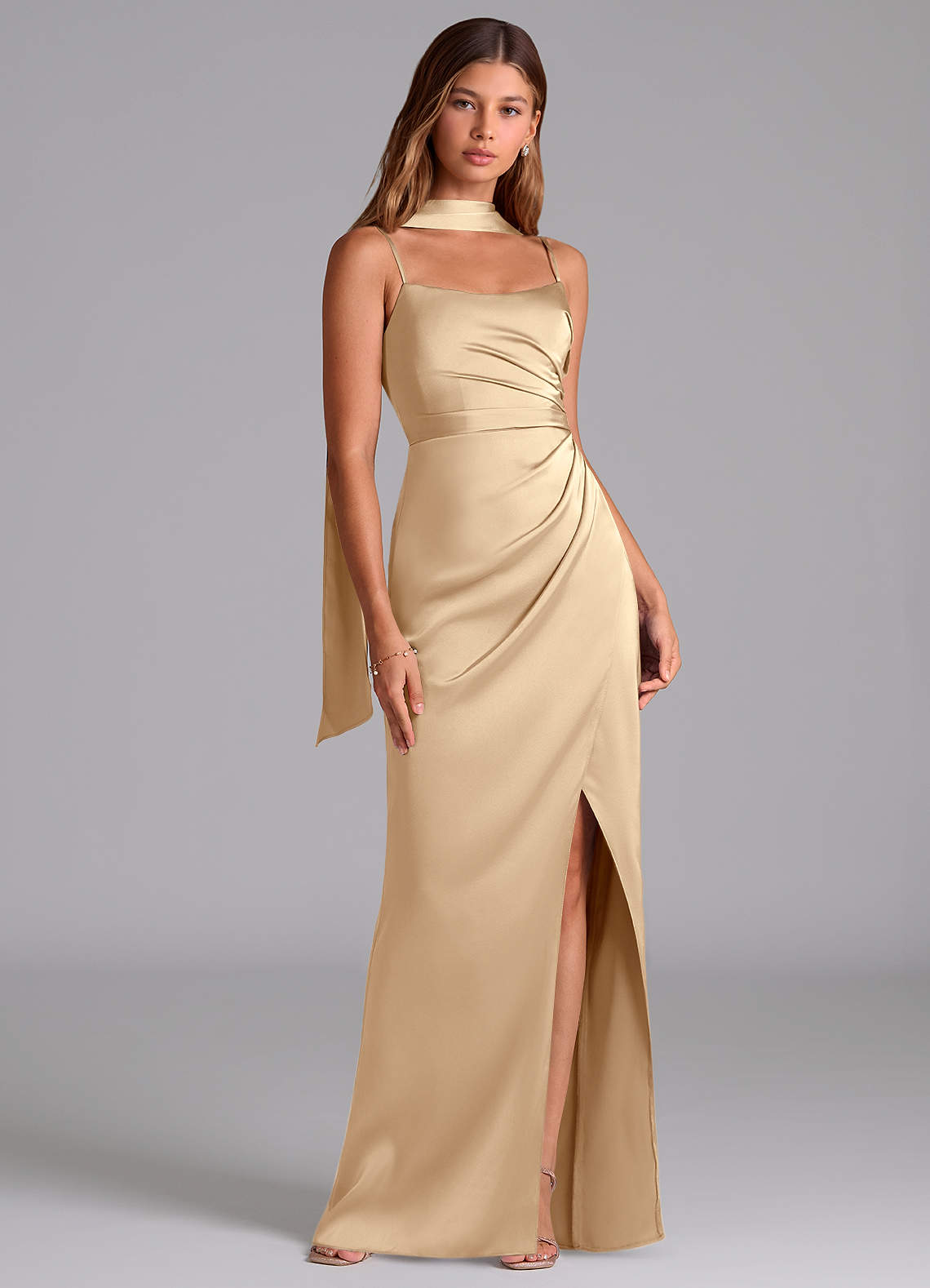 Azazie Calandra Robes de demoiselle d'honneur Robe Trapèze en Satin extensible Plissée Champagne image1