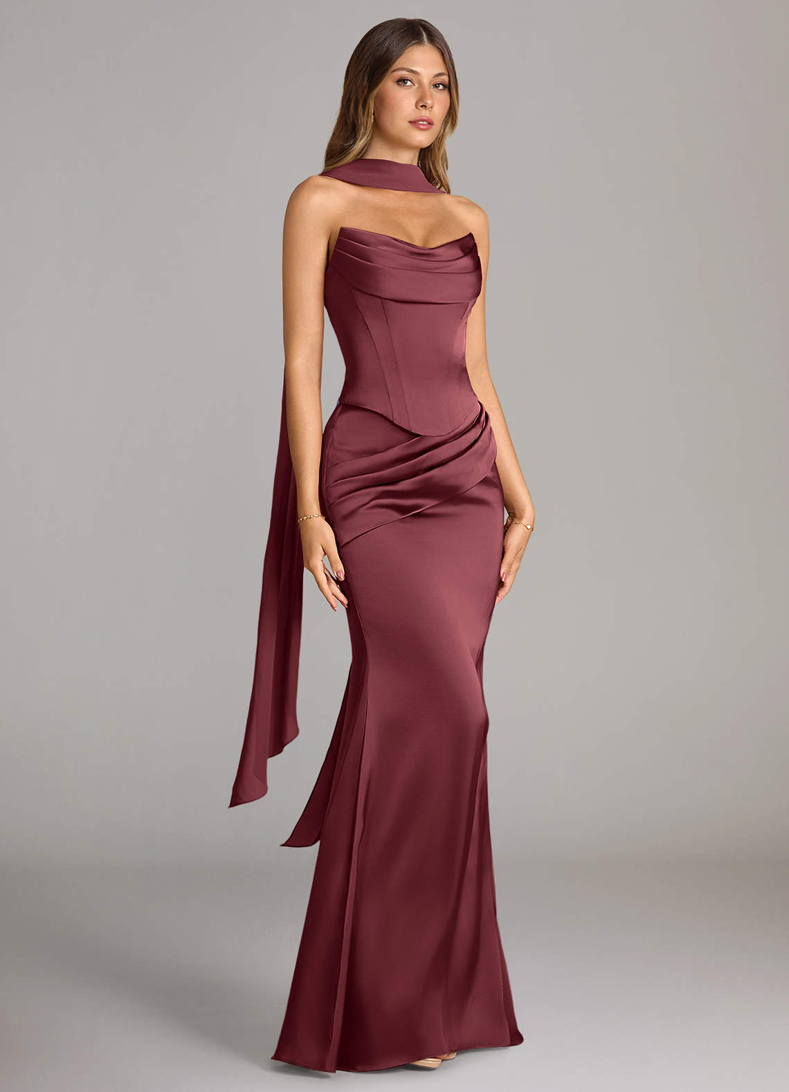 Azazie Sorrel Jurken voor bruidsmeisjes Converteerbaar Jurk van Stretch Satijn met Zeemeermin Strapless Merlot image2
