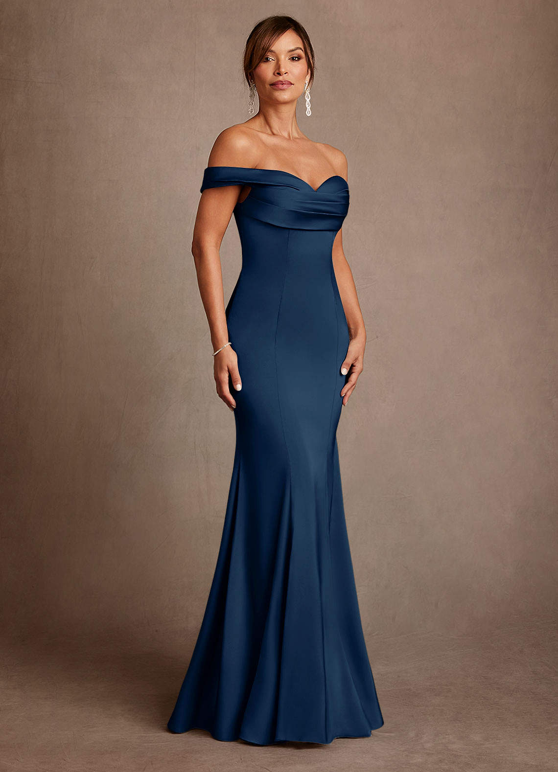 Azazie Boone 신부의 어머니 드레스 인어 오프 더 숄더 스트레치 새틴 플로어 길이 드레스 image1