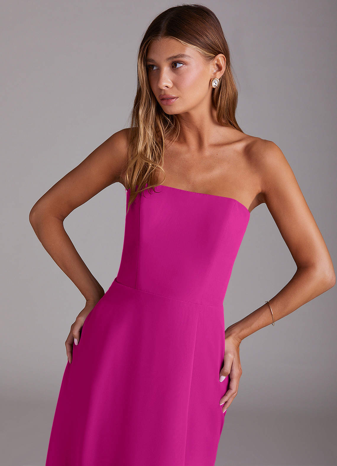 Azazie Wren Vestidos de damas de honor Vestido de Fucsia de Gasa de Corte en A Convertible con Corte Lateral image1