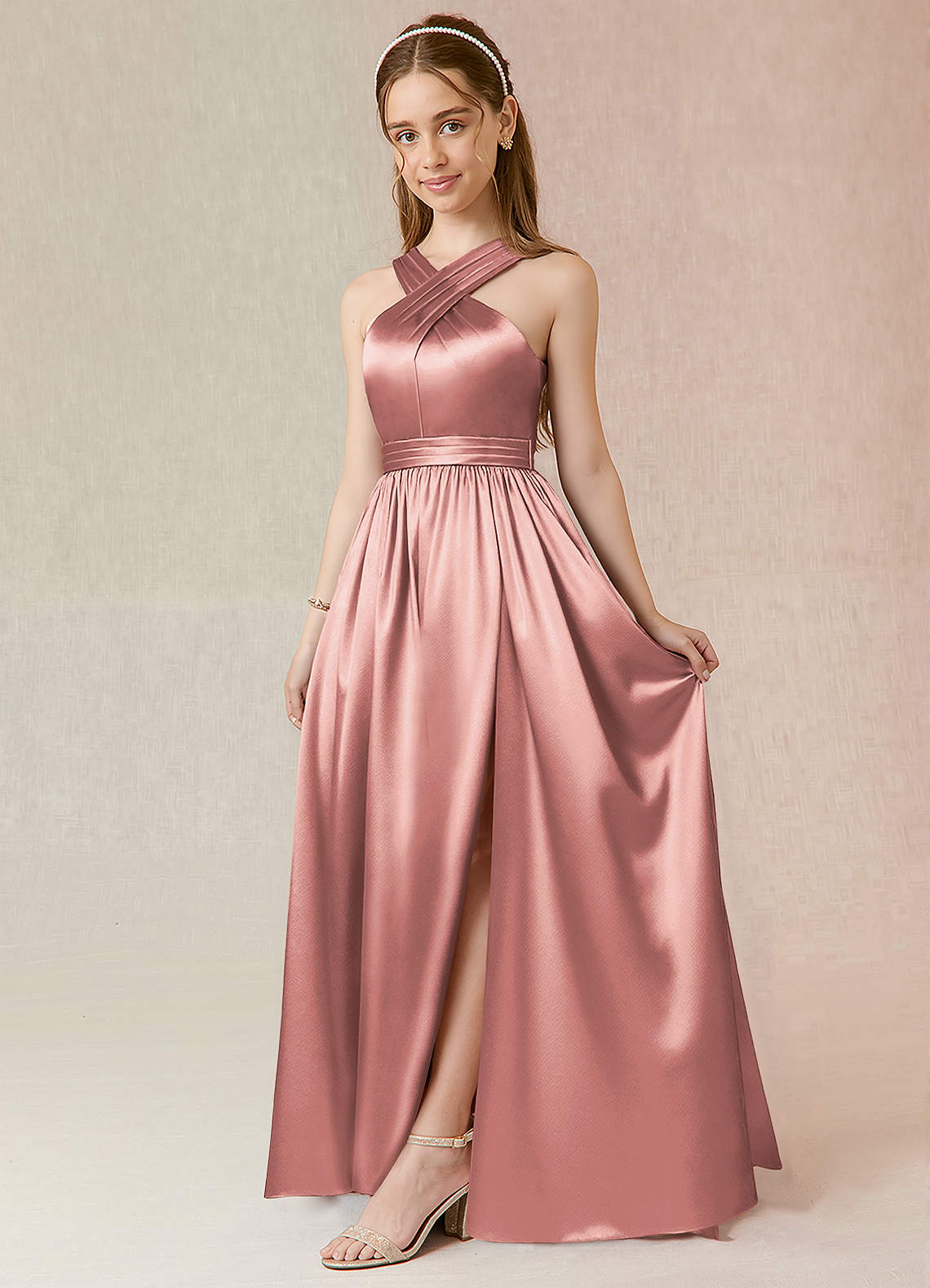 Azazie Jiya Junior Robe Trapèze en Satiné métallisé Plissée Rose Poussiéreuse image1