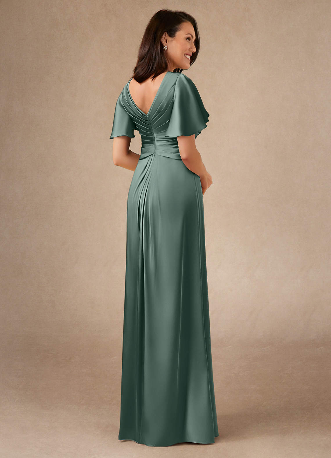 Azazie Emmeline Vestidos para mãe da noiva Vestido Musgo Marinho de Cetim elástico de Linha A com Plissado image1