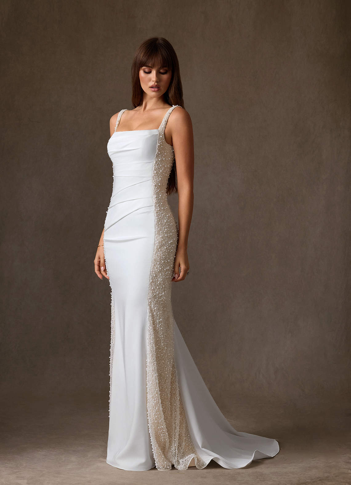 Azazie Shauna Vestidos de noiva Vestido Diamante Branco Champanhe de Crepe Costas Cetim de Bainha com Decote Quadrado image3