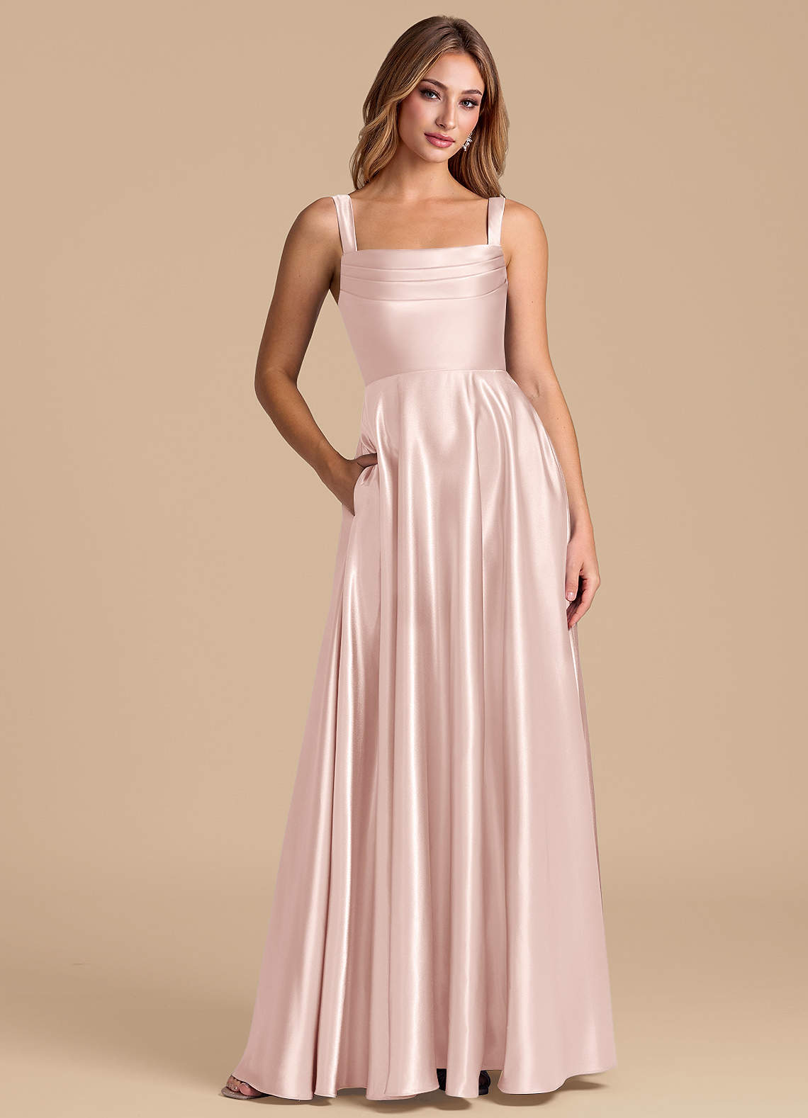 Azazie Shaude 신부 들러리 드레스 A라인 주름진 메탈릭 새틴 바닥 길이 드레스 image1