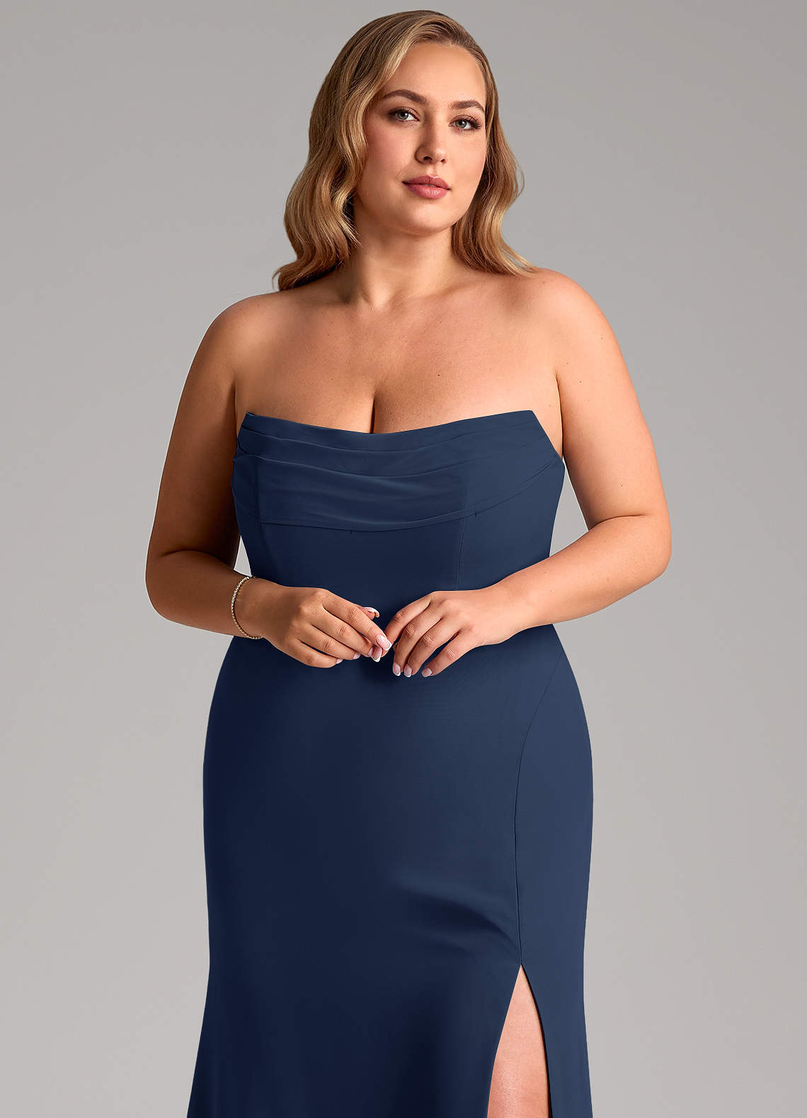 Azazie Saige Vestidos de madrinha de casamento Vestir Azul Marinho de Chiffon de Linha A com Fora do ombro image10