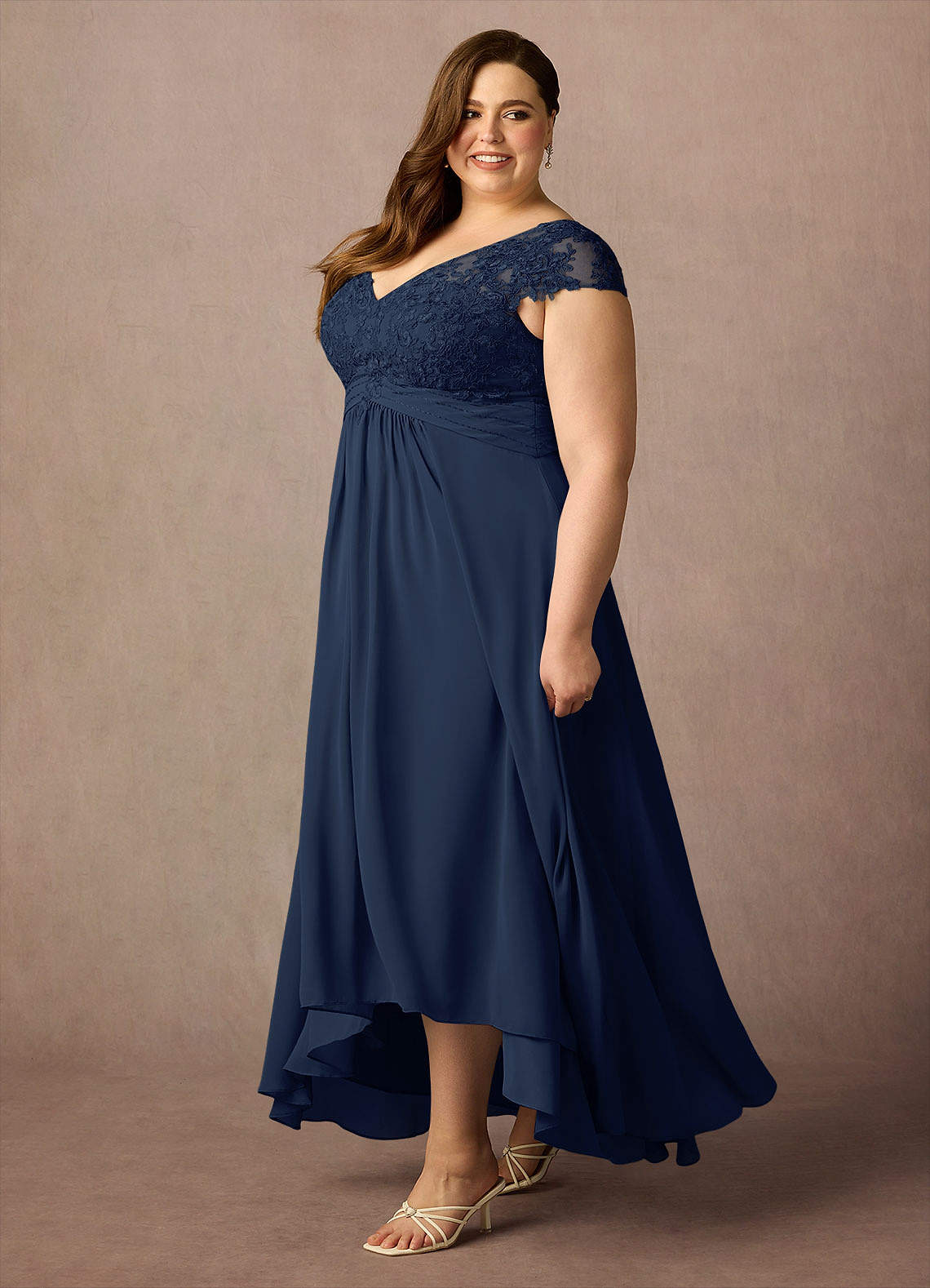 Azazie Irmeli Mère de la mariée Robes Robe Trapèze en Mousseline de soie Dentelle Bleu Marine Foncé image10