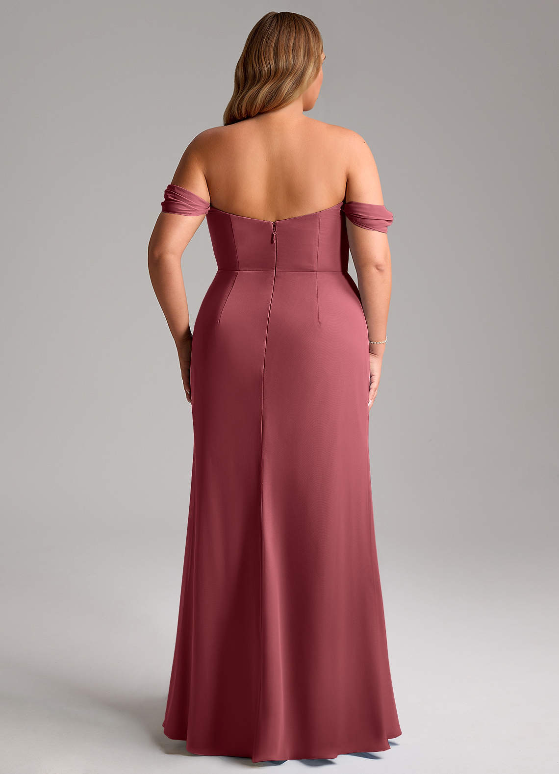 Azazie Saige Vestidos de damas de honor Vestido de Merlot de Gasa de Corte en A Convertible con Vestidos sin tirantes image14