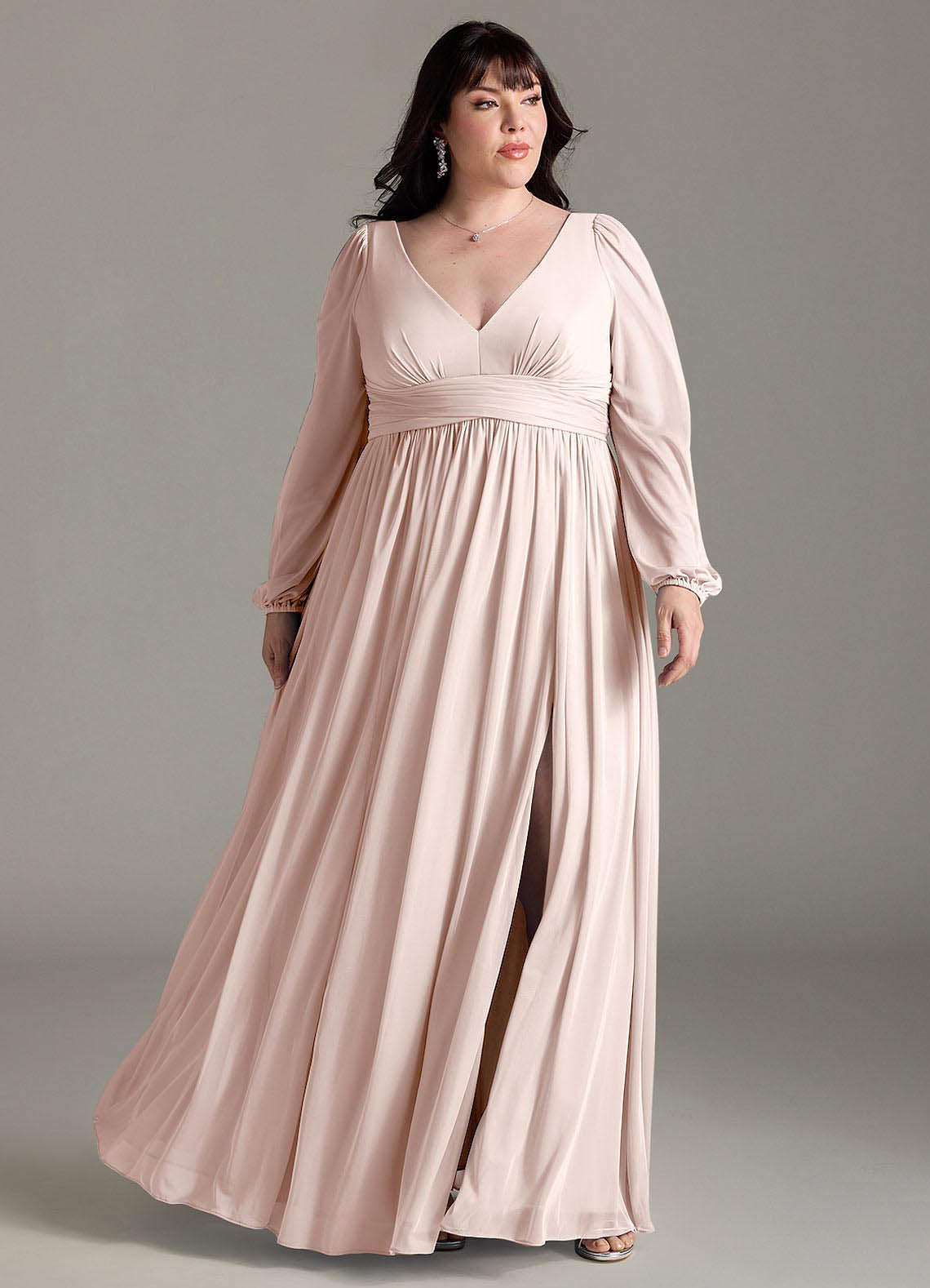 Azazie Norah Robes de demoiselle d'honneur Robe Trapèze en Mousseline de soie Col en V, manches longues Rose Pétale image1