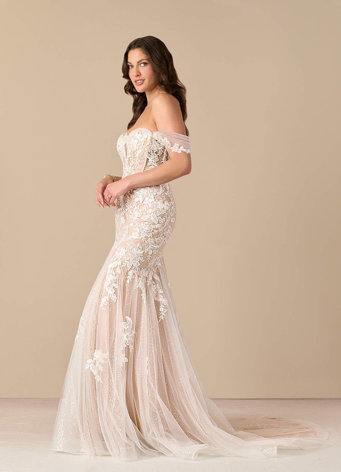 Azazie Leilani Vestidos de novia Vestido de Blanco Diamante Nude de Tul de Corte Sirena con Lentejuela image1