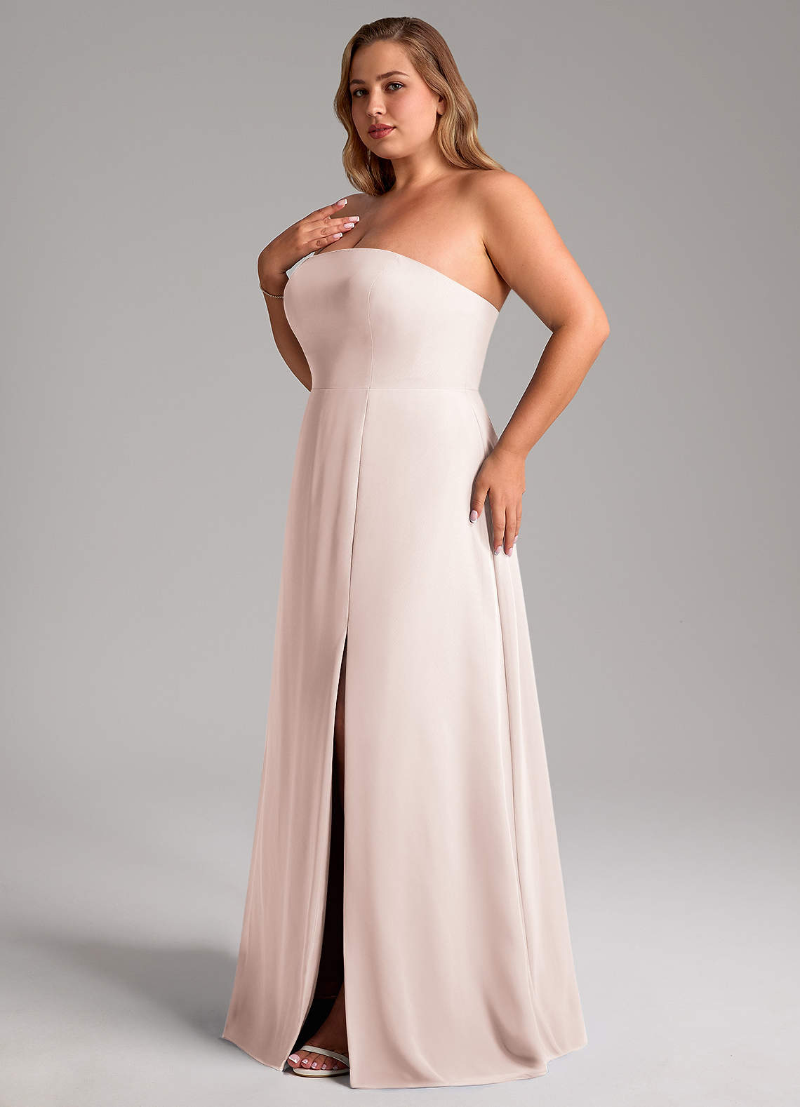 Azazie Wren Vestidos de madrinha de casamento Vestido Pétala De Rosa de Chiffon de Linha A com Fenda Lateral image12