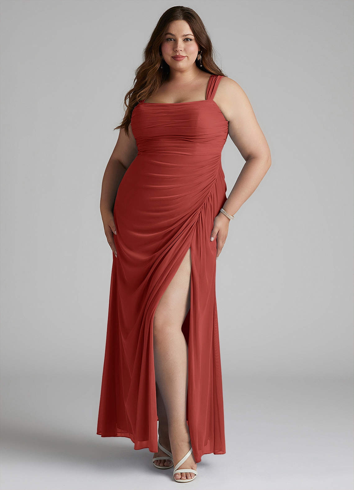 Azazie Jesaphine Vestidos de damas de honor Vestido de Terracota de Malla de Corte Recto con Fruncido image1