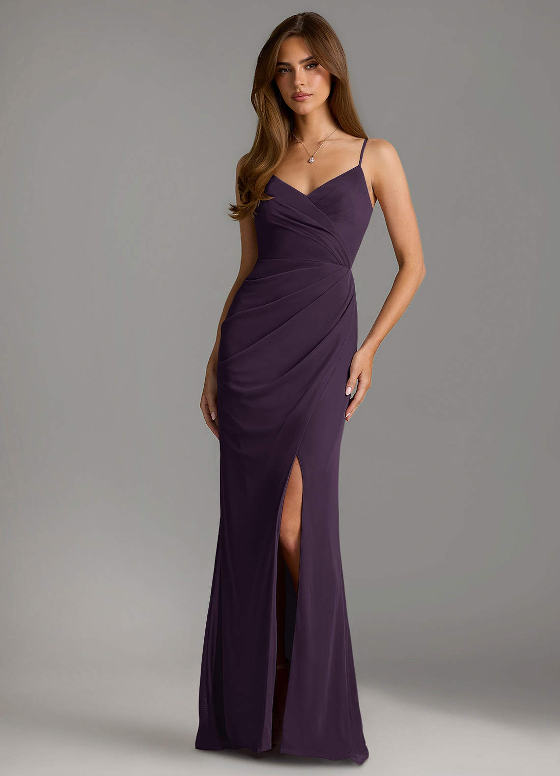 Azazie Maci Robes de demoiselle d'honneur Robe Fourreau en Maille Plissée Prune image1