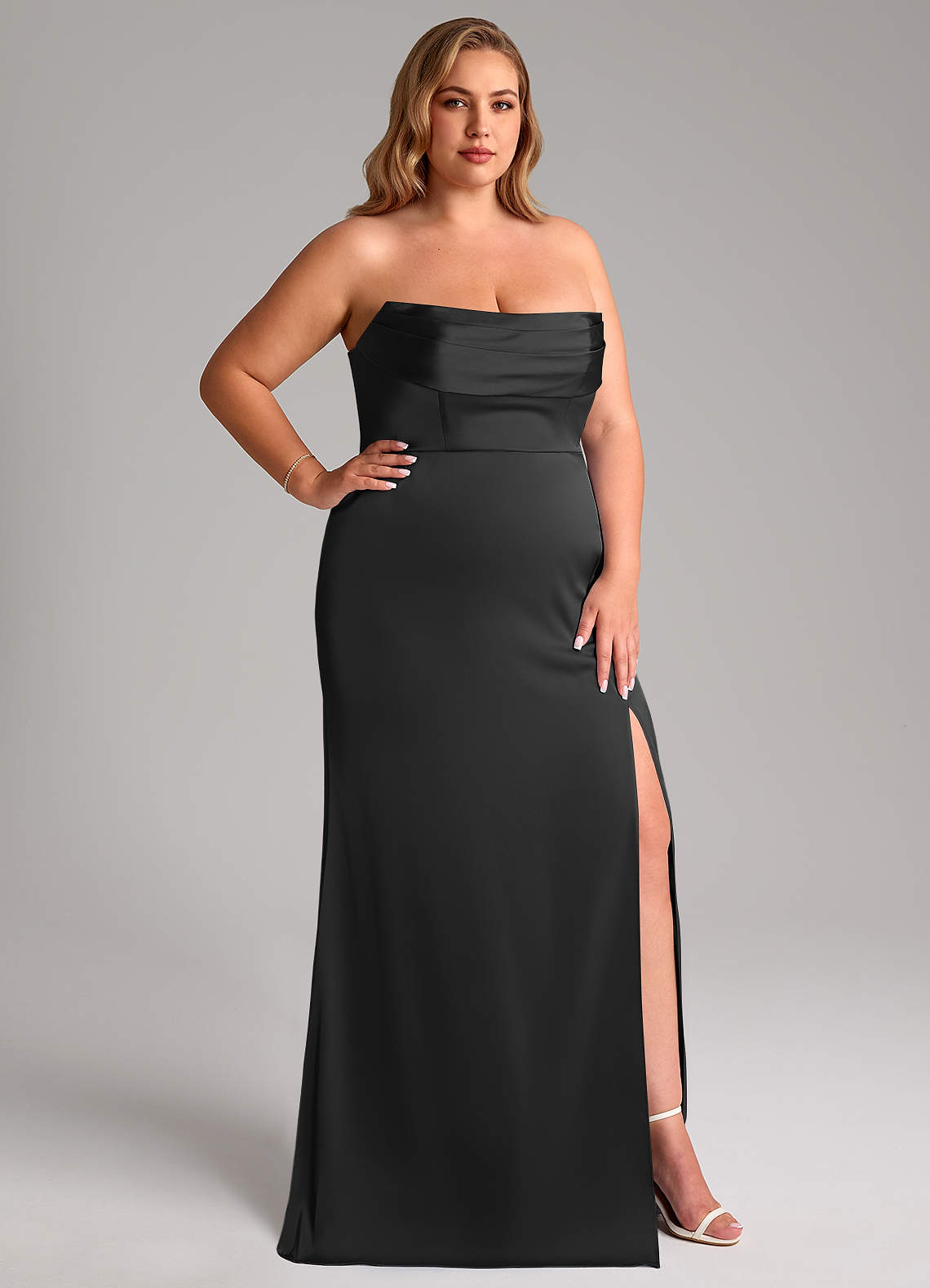 Azazie Saige Jurken voor thuis passen Jurk van Stretch Satijn met Kolom Off the Shoulder Zwart image16