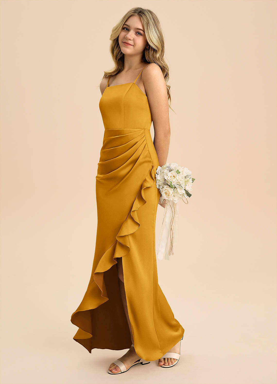 Azazie Buzzy Junior Robe Fourreau en Satin extensible Plissée Caramel écossais image5