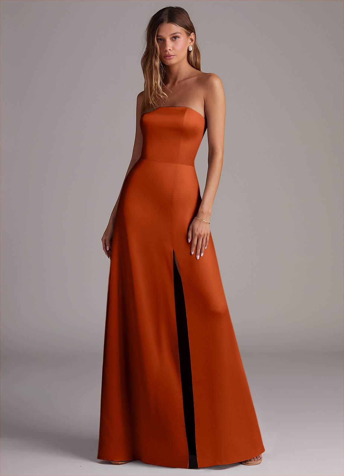 Azazie Wren Jurken voor bruidsmeisjes Converteerbaar Jurk van Stretch Satijn met A-Lijn Strapless Paprika image1