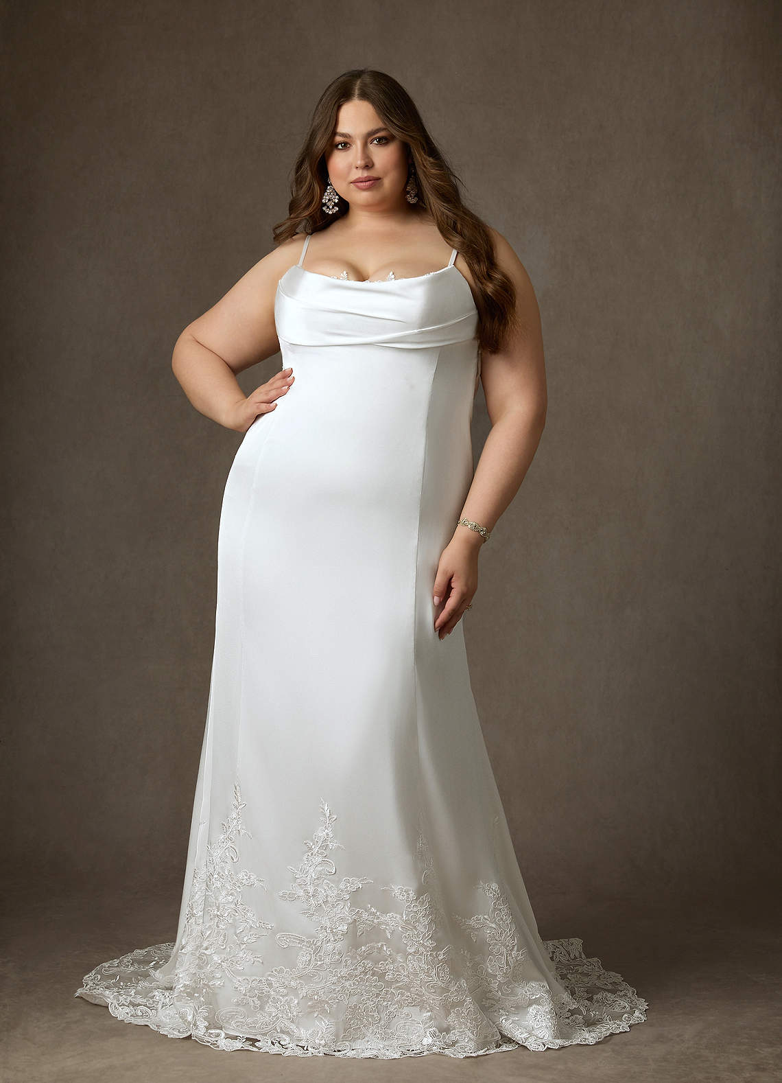 Azazie Eliora Fit og Flare Stræk satin Kapel tog Kjole | Azazie, image size:1140x1578