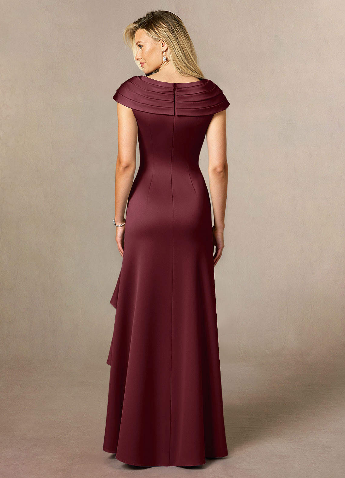 Azazie Anderson vestidos de madre de la novia Vestido de Cabernet de Satén Elástico de Corte En A con Plisado image1