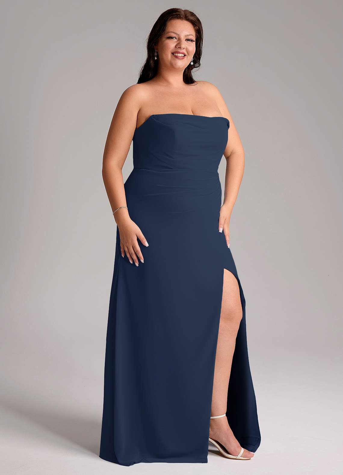 Azazie Leonis Vestidos de damas de honor Vestido de Azul Marino Oscuro de Gasa de Corte Recto Convertible con Sin tirantes image13