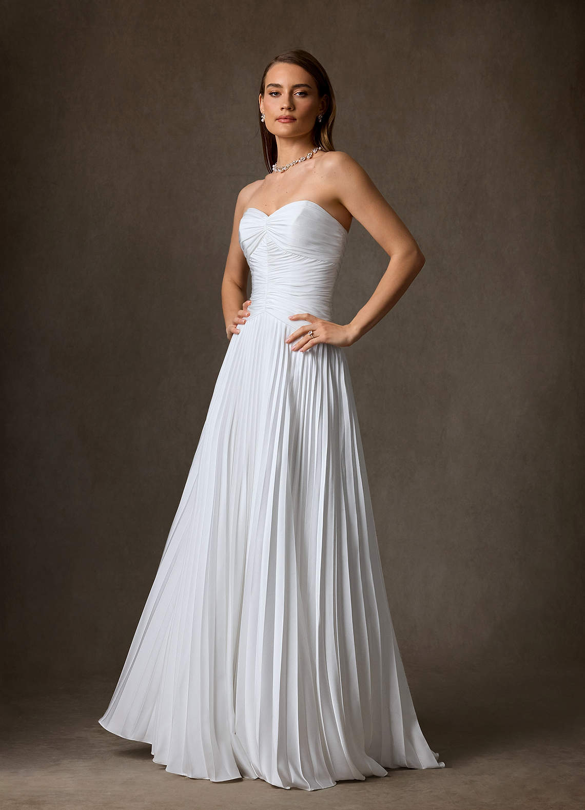 Azazie Liora Vestidos de novia Vestido de Diamante Blanco de Satén Elástico de Corte en A con Sin tirantes image5