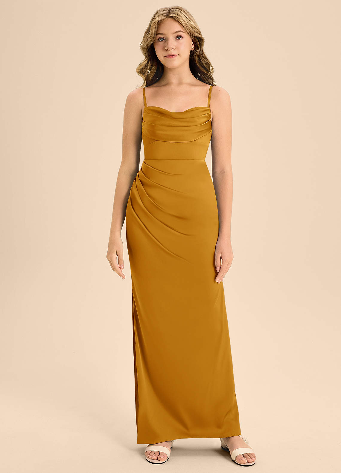 Azazie Mai Junior Robe Trapèze en Satin extensible Encolure en Forme de Cœur Caramel écossais image4