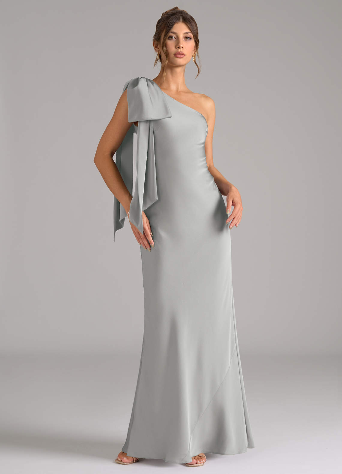 Azazie Capri Robes de demoiselle d'honneur Robe Sirène en Satin extensible Ue épaule Argent image1