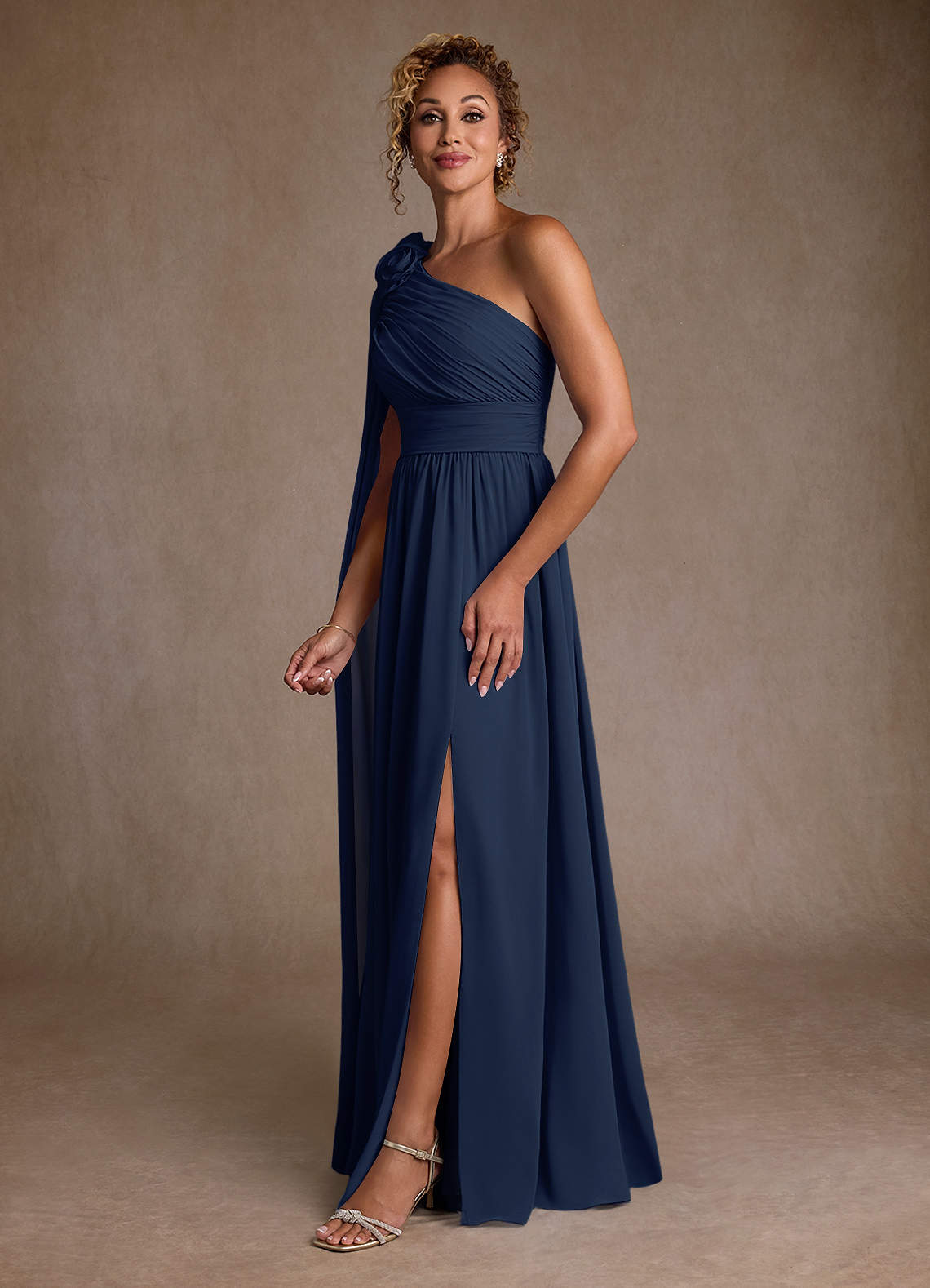 Azazie Lancaster Mère de la mariée Robes Robe Trapèze en Mousseline de soie Une épaule Bleu Marine Foncé image4