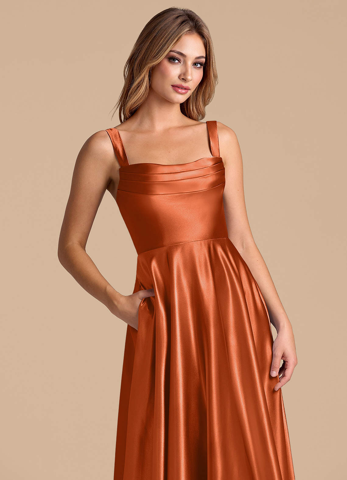 Azazie Shaude Vestidos de damas de honor Vestido de Naranja Quemada de Satén Metálico de Corte en A con Plisado image1