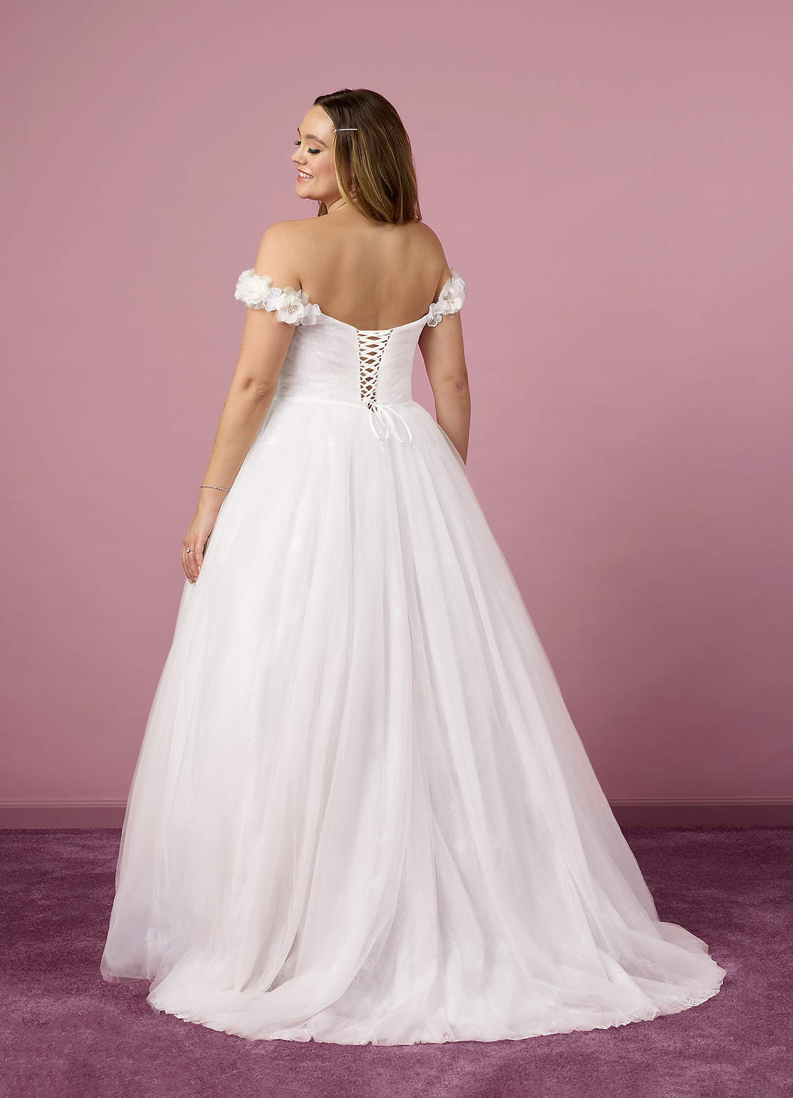 Barbie ♥ Azazie Vestidos de noiva Vestir Diamante Branco de Tule de Linha A com Fora do ombro image9