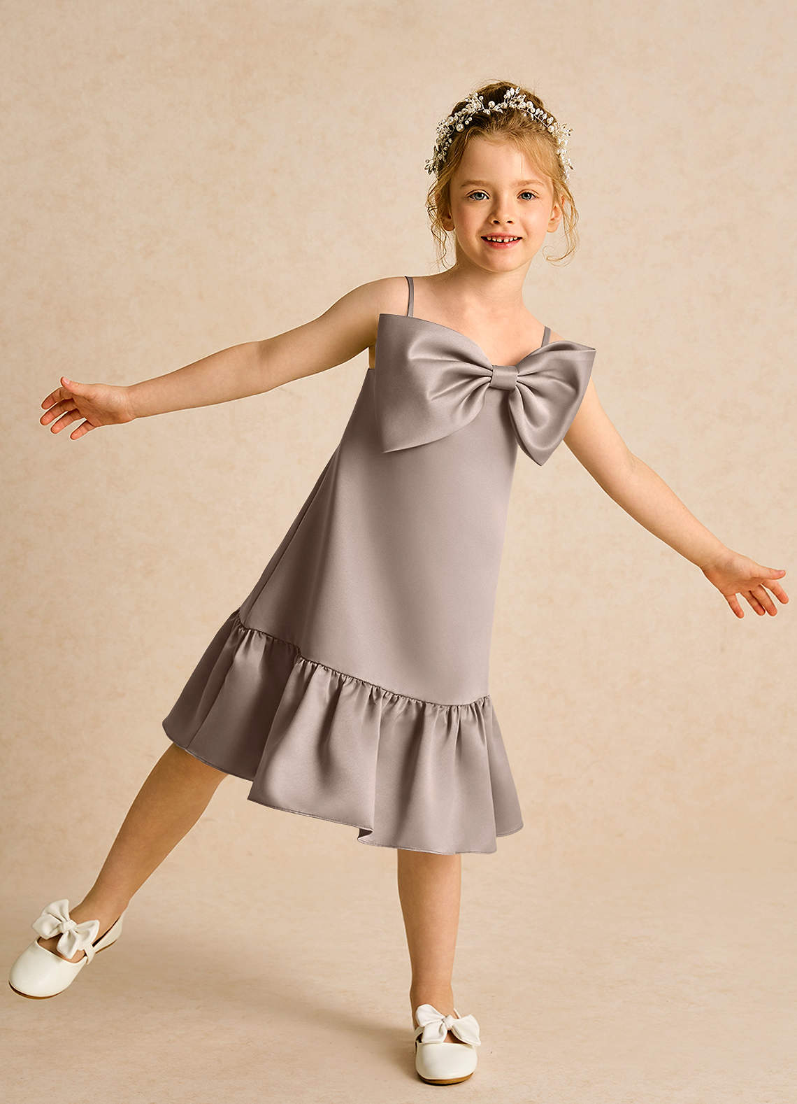 Azazie Kiwi vestidos de niña de las flores Vestido de Gris Pardo de Satin Mate de Corte En A con Tirante Espagueti image1