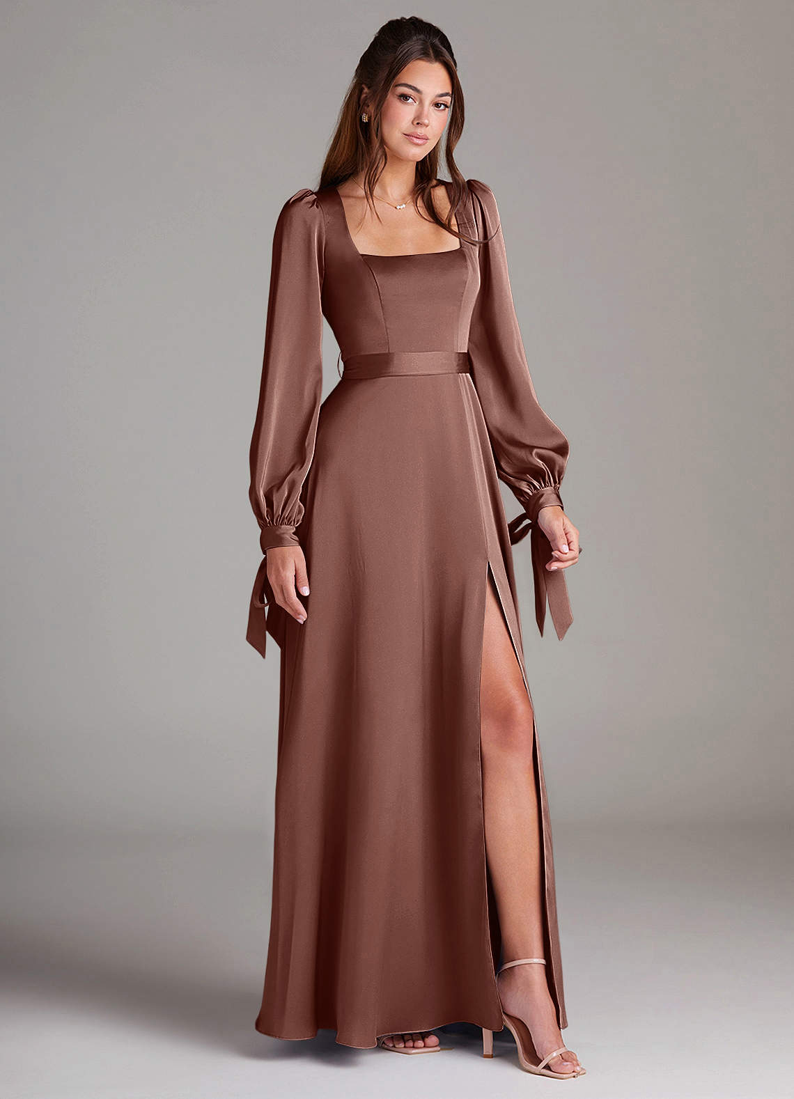 Azazie Leonia Prova i vestiti a casa Abito A-Line in Raso Elasticizzato Manica Lunga Cabernet image2