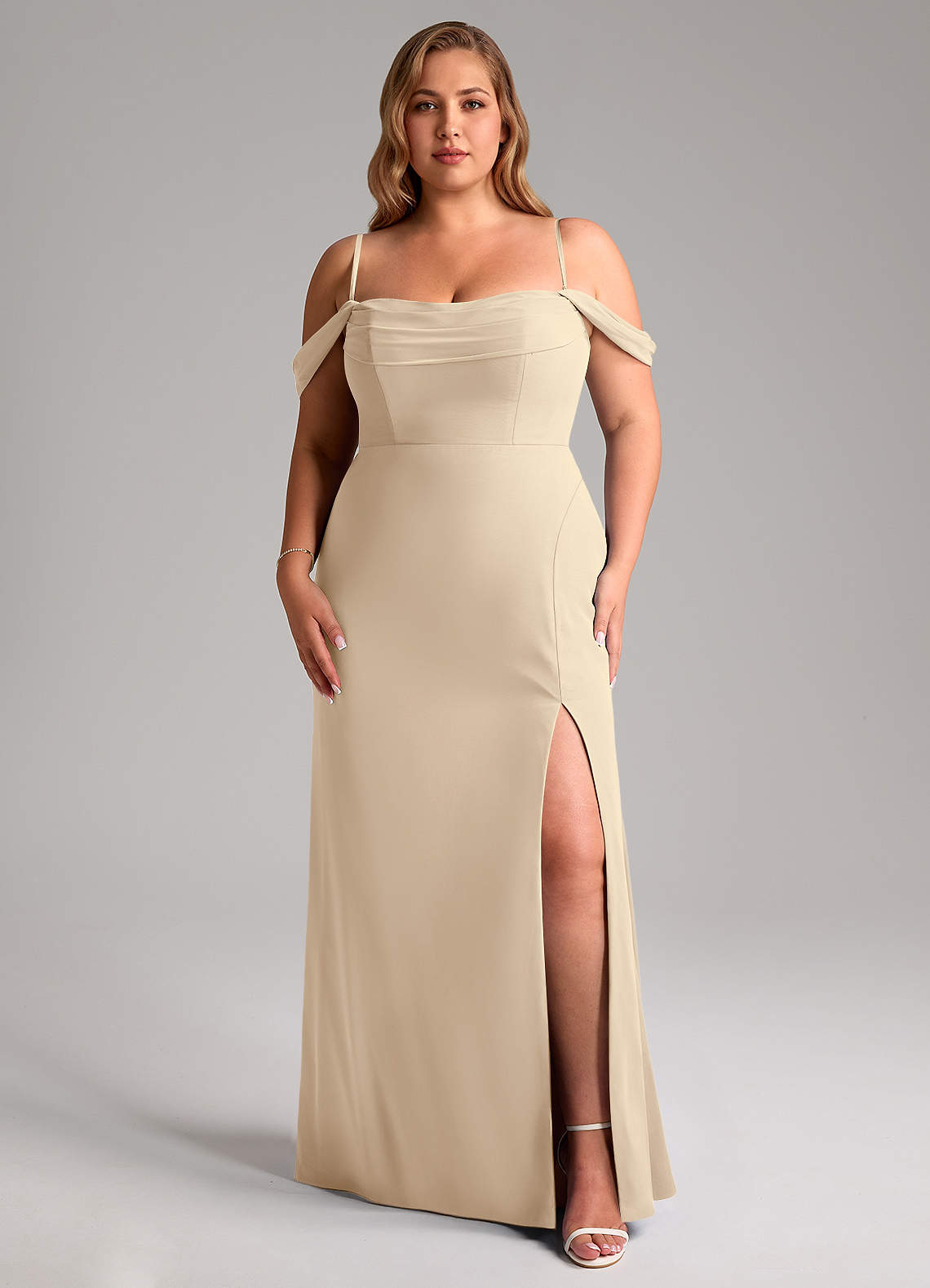 Azazie Saige Vestidos de madrinha de casamento Vestir Champanhe de Chiffon de Linha A com Fora do ombro image13