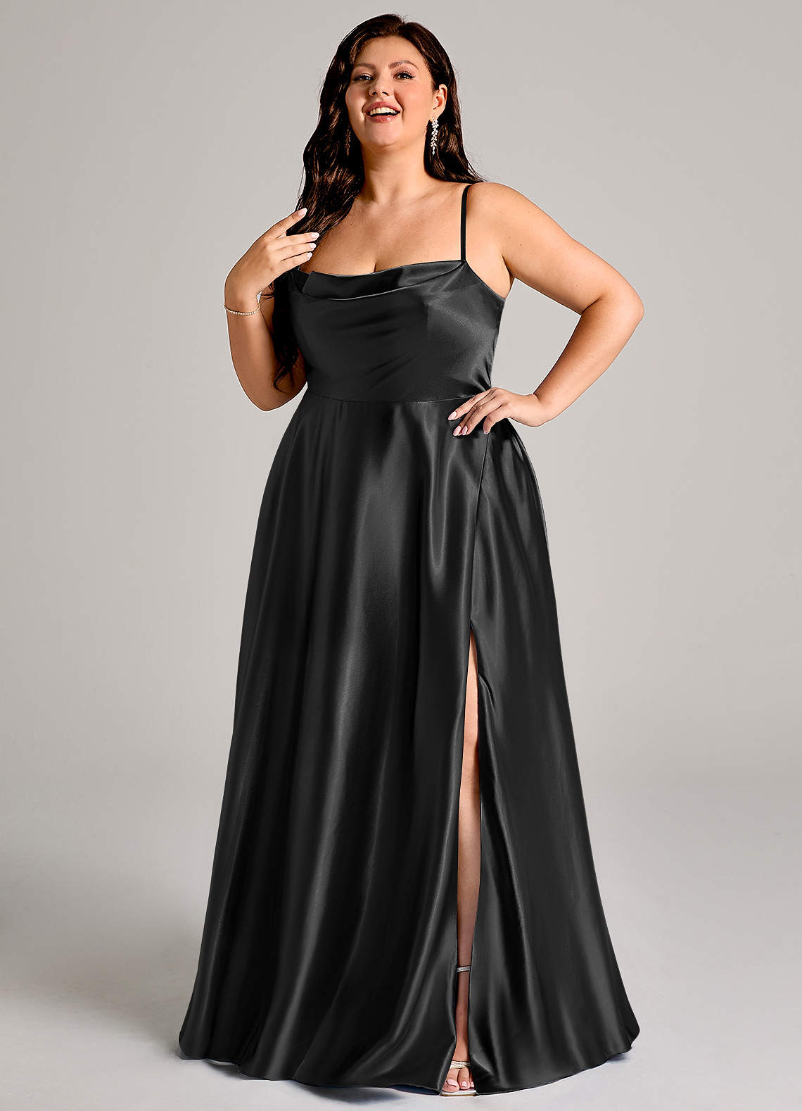 Azazie Elle Essayer des robes à la maison Robe Trapèze en Satiné métallisé avec poches Noir image8