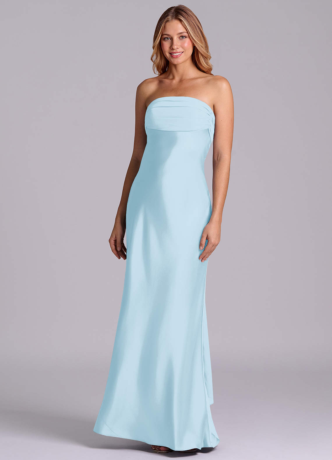 Azazie Ailanie Robes de demoiselle d'honneur Robe Fourreau en Satin extensible Sans bretelle Bleu Ciel image1