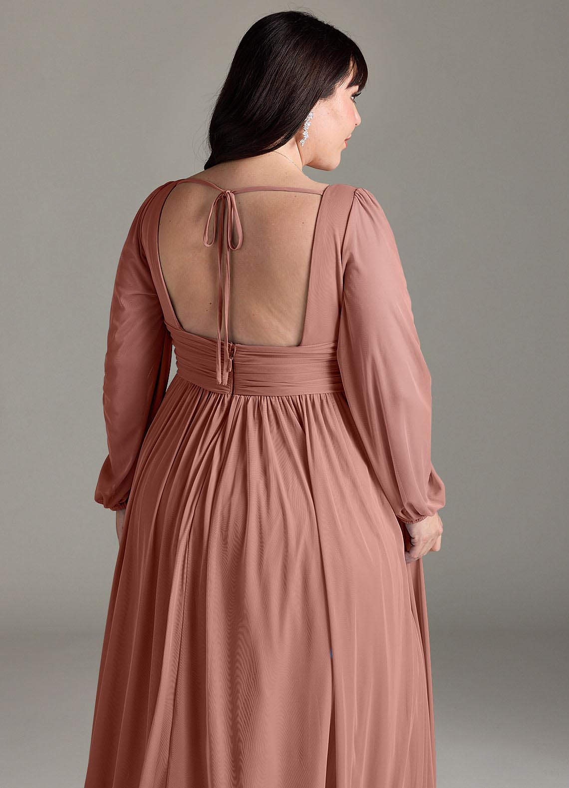 Azazie Norah Robes de demoiselle d'honneur Robe Trapèze en Mousseline de soie Col en V, manches longues Rose De Cèdre image12