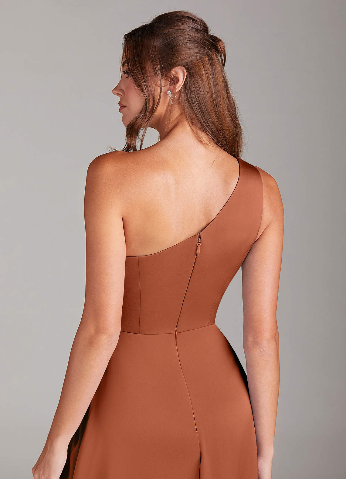 Azazie Brooke Robes de demoiselle d'honneur Robe Trapèze en Satin extensible Ue épaule Rose De Cèdre image1