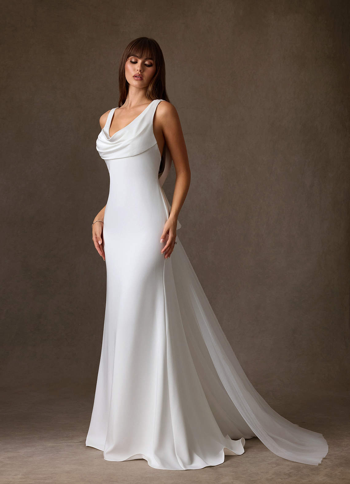 Azazie Laniece Vestidos de novia Vestido de Diamante Blanco de Satén con cara trasera de crepé de Corte Recto image5
