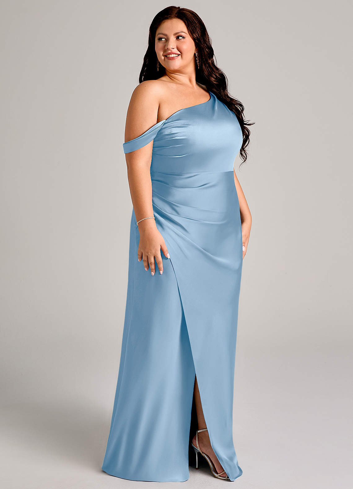 Azazie Madelyn Robes de demoiselle d'honneur Robe Sirène Convertible en Satin extensible Une épaule Poudre Bleue image11