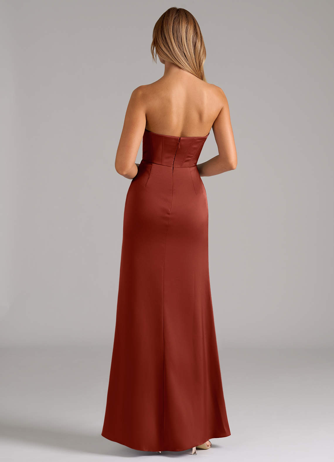 Azazie Johana Robes de demoiselle d'honneur Robe Sirène Convertible en Satin extensible Épaule décolletée Terracotta image6