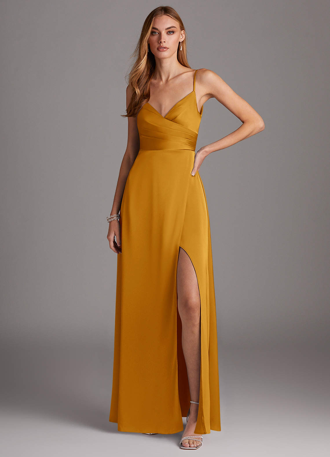 Azazie Calissa Brautjungfernkleider A-Linie V-Hals Gefaltet Stretch-Satin Kleid Butterscotch image1